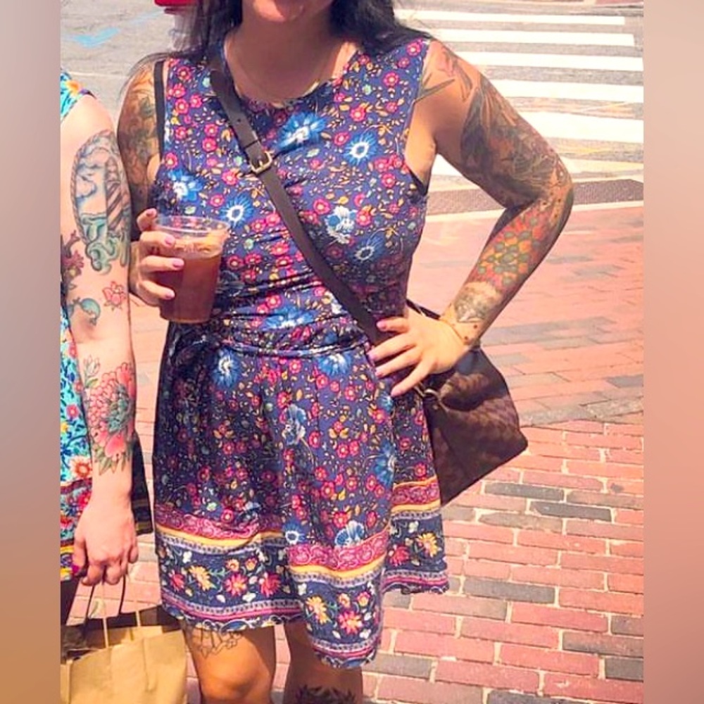 Cute patterned dress size Largr